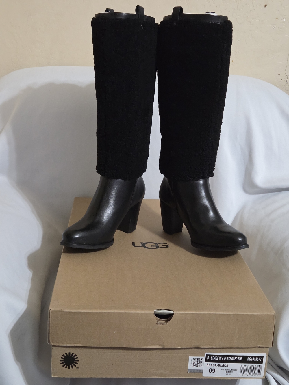 UGG Ava Exposed Fur Tall Boots US Women Size 9 (LIKE NEW)